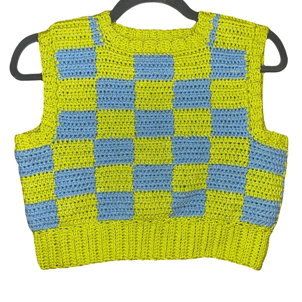 checkered crochet cropped vest